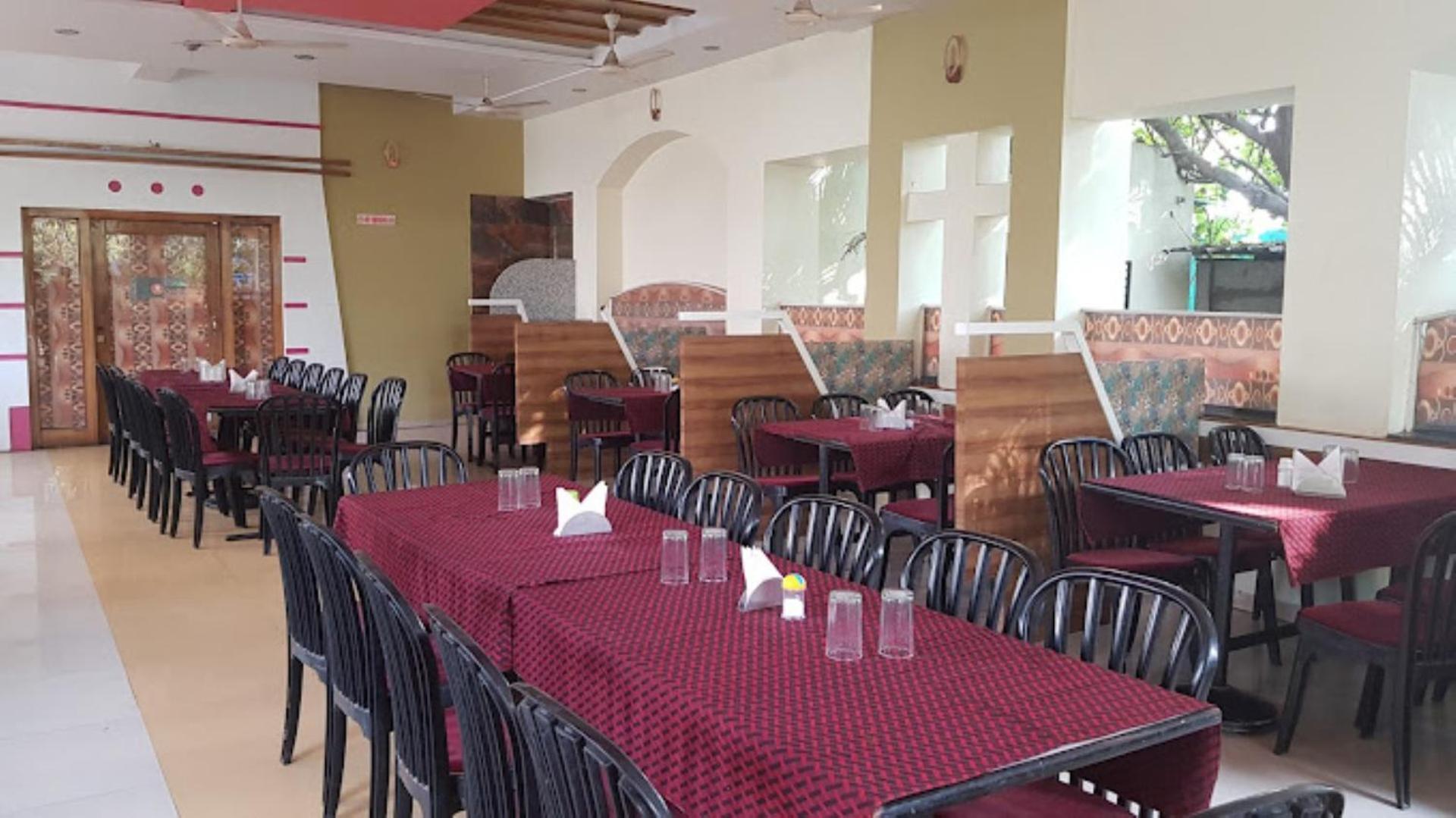 Hotel Rasraj , Dhule Ngoại thất bức ảnh